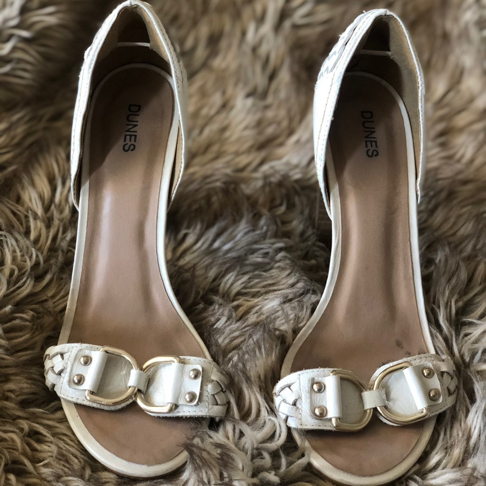 Off white classy open toe with gold detail